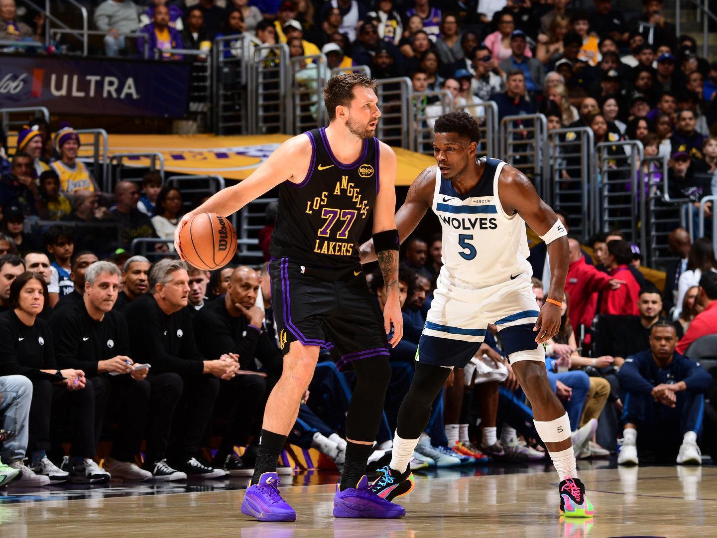 爱游戏娱乐-湖人1日内3喜临门！詹姆斯不用着急复出，但东契奇想争冠真需要他